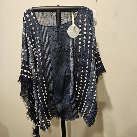 Demdaco NWT Women's Textured Pashima Shawl Poncho, Navy & White, One Size - Picture 5 of 11